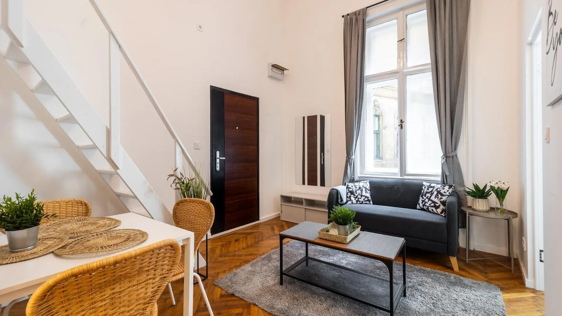 Vintage 2 Bedroom Apartment, Kai Βουδαπέστη
